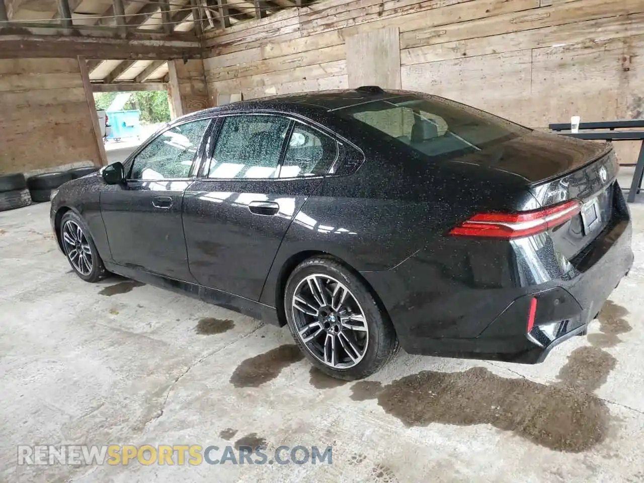 2 fotografías del automóvil dañado WBA53FJ01RCS41315 BMW 5 SERIES 2024