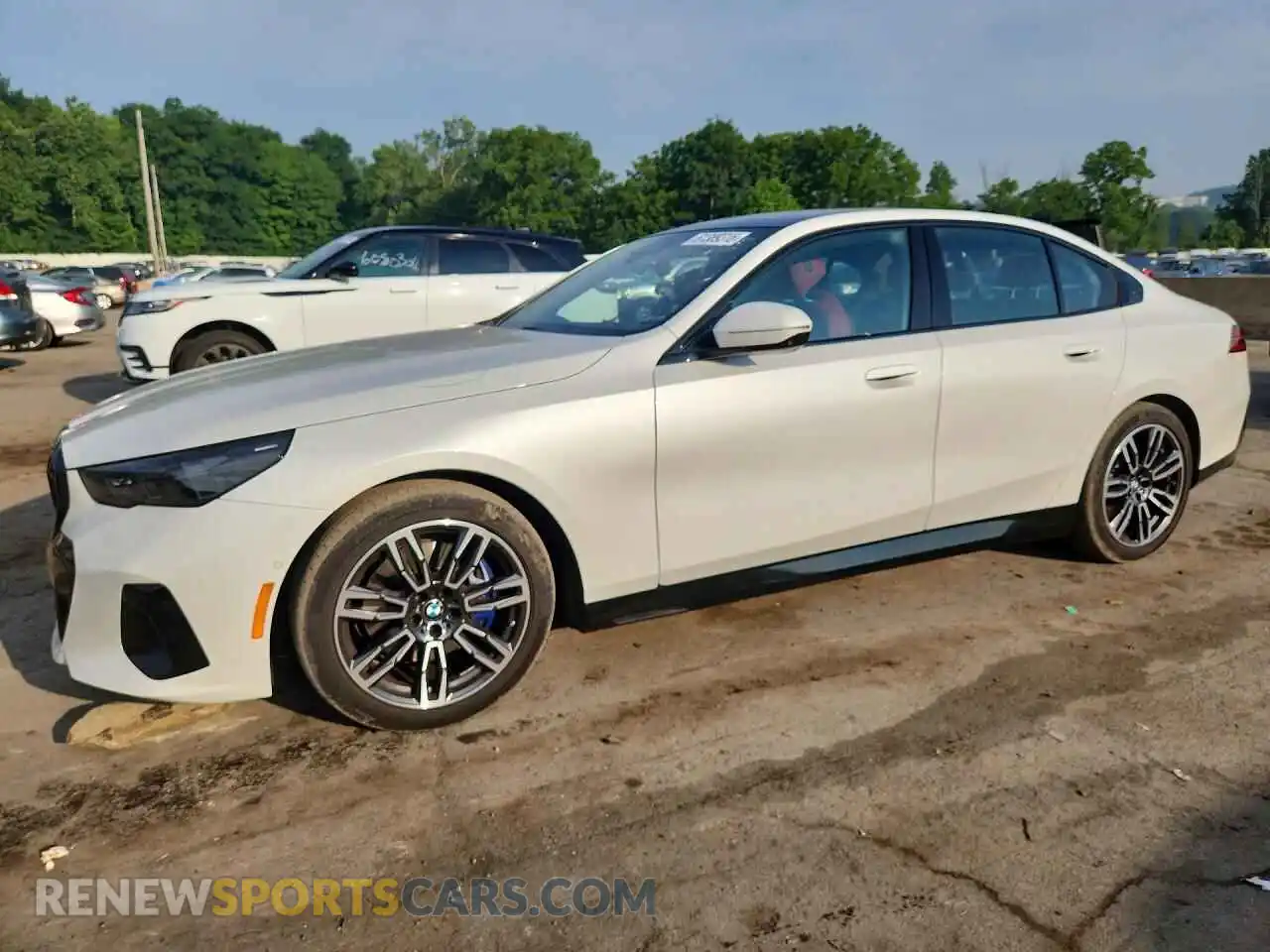 1 fotografías del automóvil dañado WBA53FJ04RCP75456 BMW 5 SERIES 2024