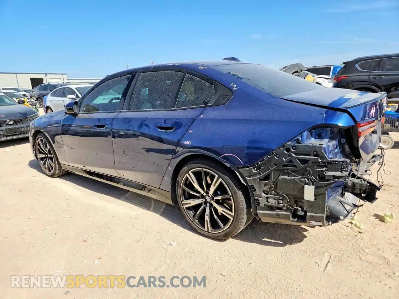 2 Фотография поврежденного автомобиля WBA43FJ02SCT64106 BMW 5 SERIES 2025