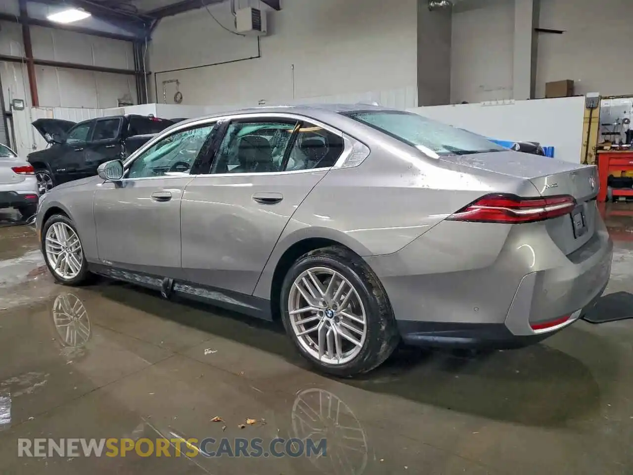 2 Photograph of a damaged car WBA53FJ09SCT37926 BMW 5 SERIES 2025