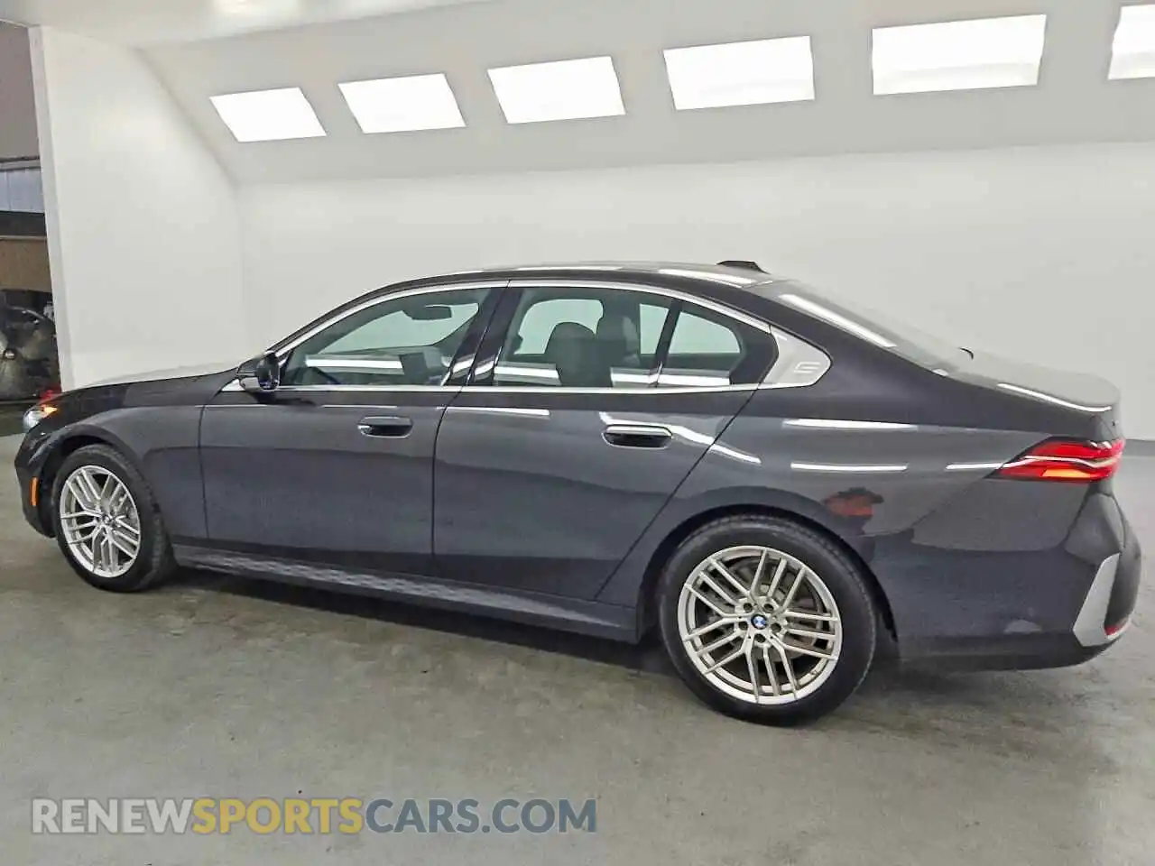 2 Photograph of a damaged car WBA53FJ0XSCU81310 BMW 5 SERIES 2025