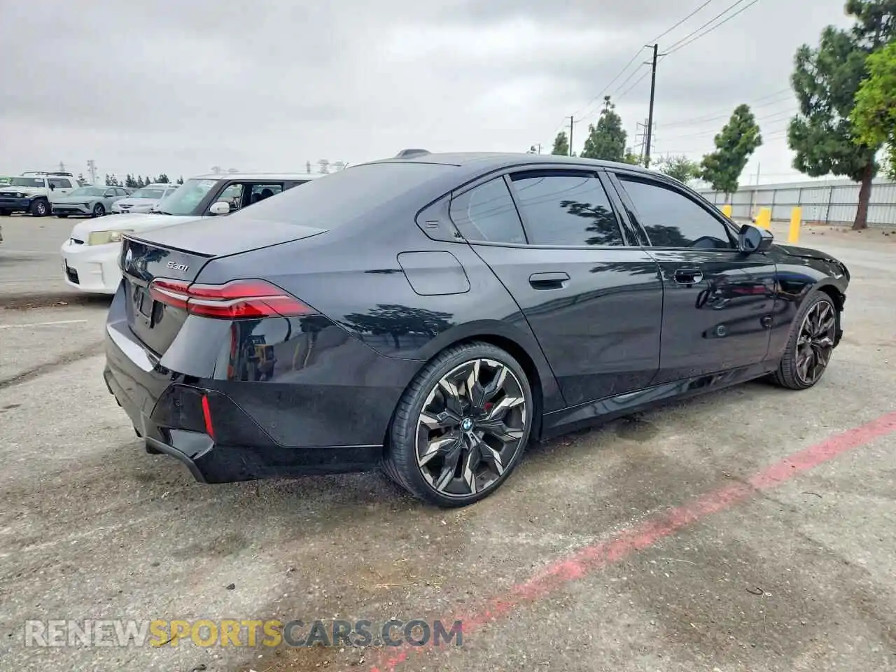 3 fotografías del automóvil dañado WBA43FJ09TCW13924 BMW 5 SERIES 2026