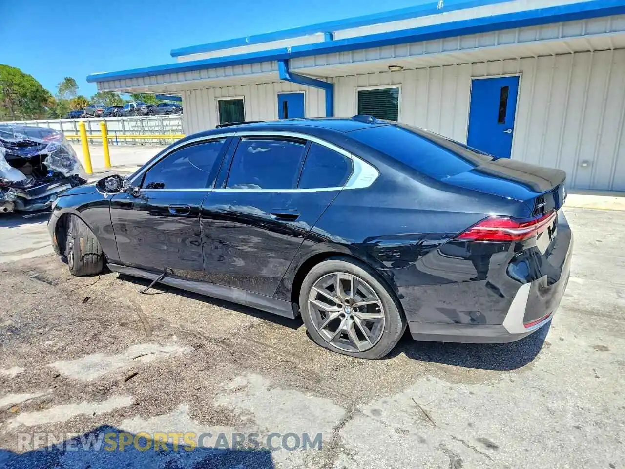 2 fotografías del automóvil dañado WBA53FJ03TCW60502 BMW 5 SERIES 2026