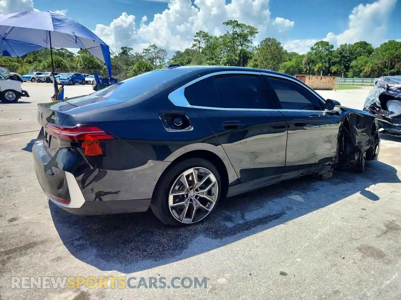 3 fotografías del automóvil dañado WBA53FJ03TCW60502 BMW 5 SERIES 2026