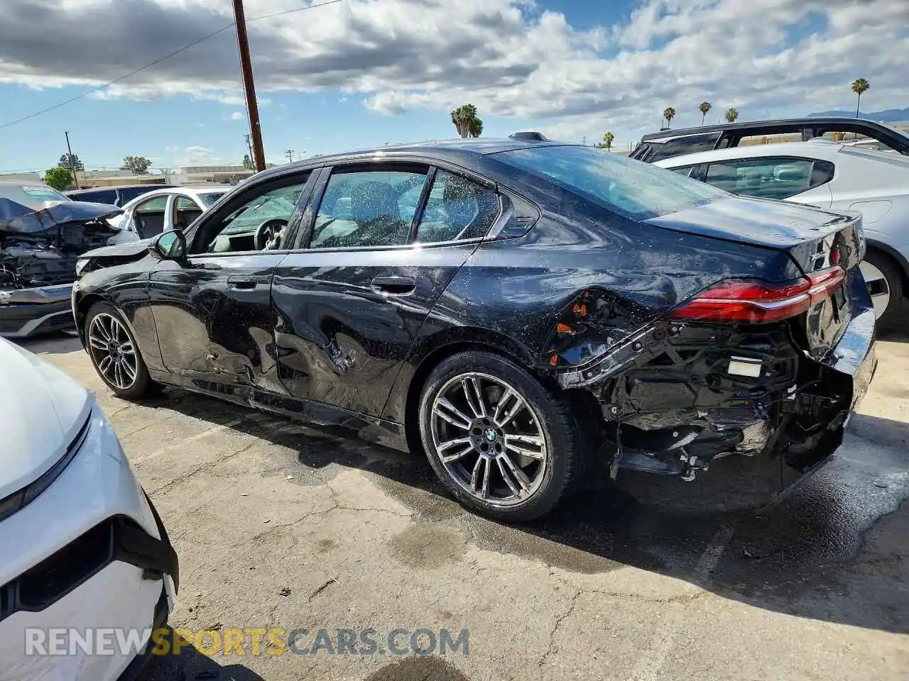 2 fotografías del automóvil dañado WBA53FJ05TCW46035 BMW 5 SERIES 2026