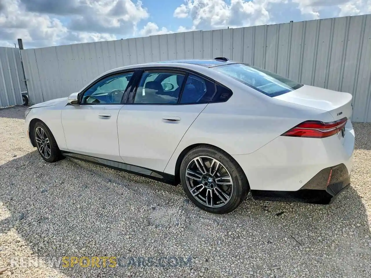 2 fotografías del automóvil dañado WBA53FJ09TCW44563 BMW 5 SERIES 2026