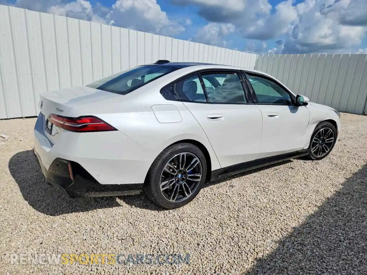 3 fotografías del automóvil dañado WBA53FJ09TCW44563 BMW 5 SERIES 2026