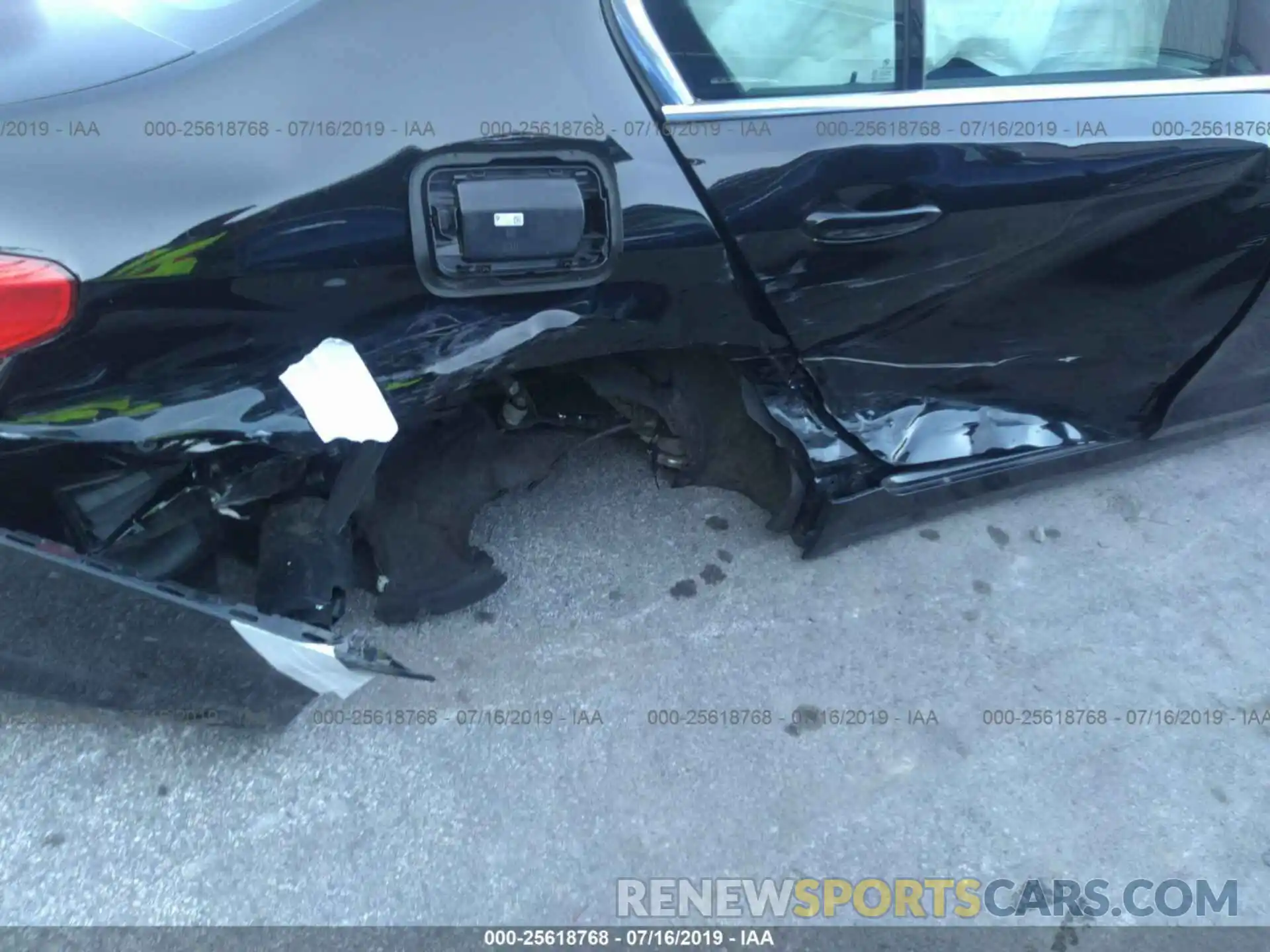 6 Photograph of a damaged car WBAJA7C57KWW15952 BMW 530 2019