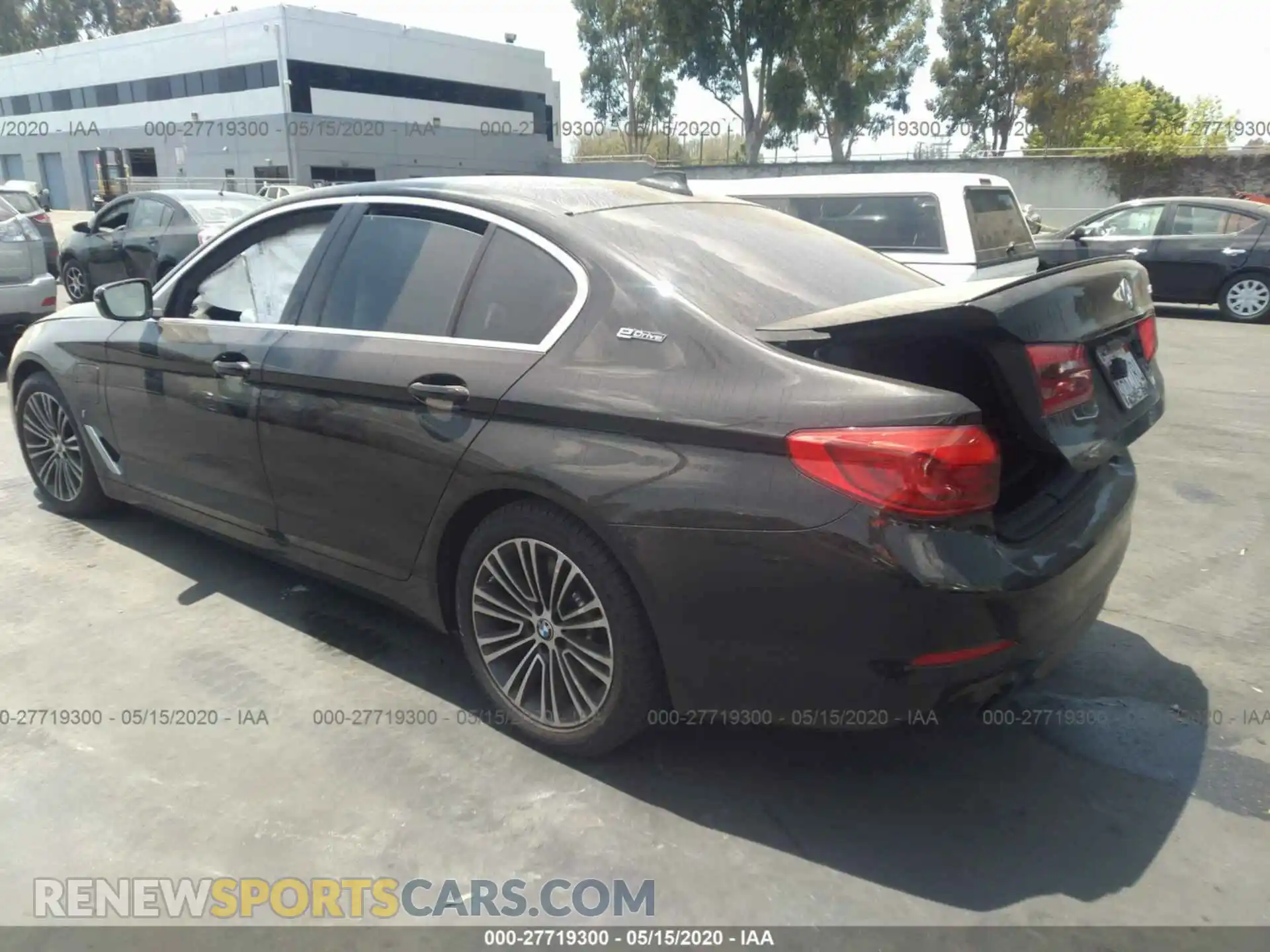 3 Photograph of a damaged car WBAJA9C51KB392472 BMW 530E 2019