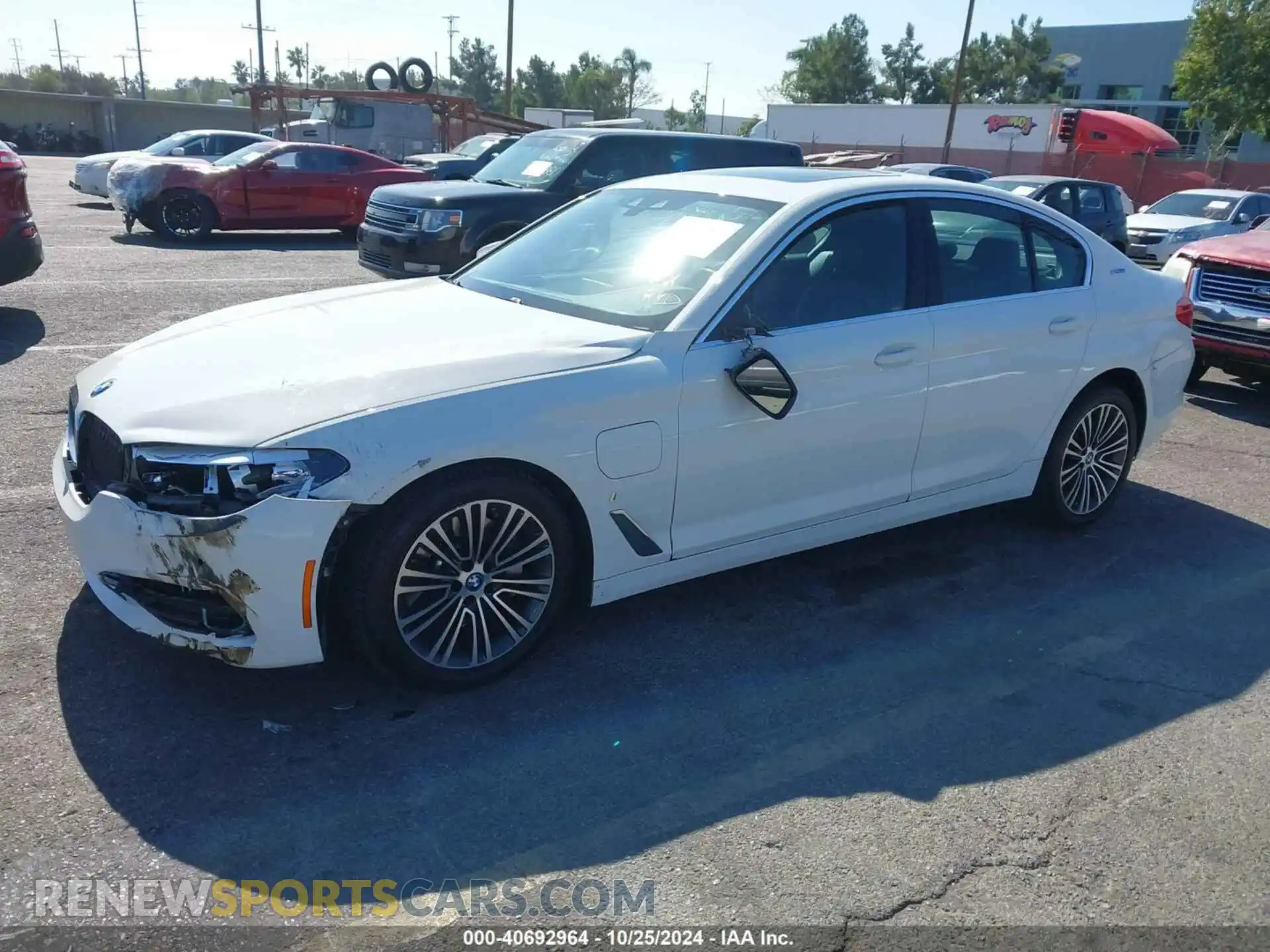 2 Фотография поврежденного автомобиля WBAJA9C53KB399049 BMW 530E 2019