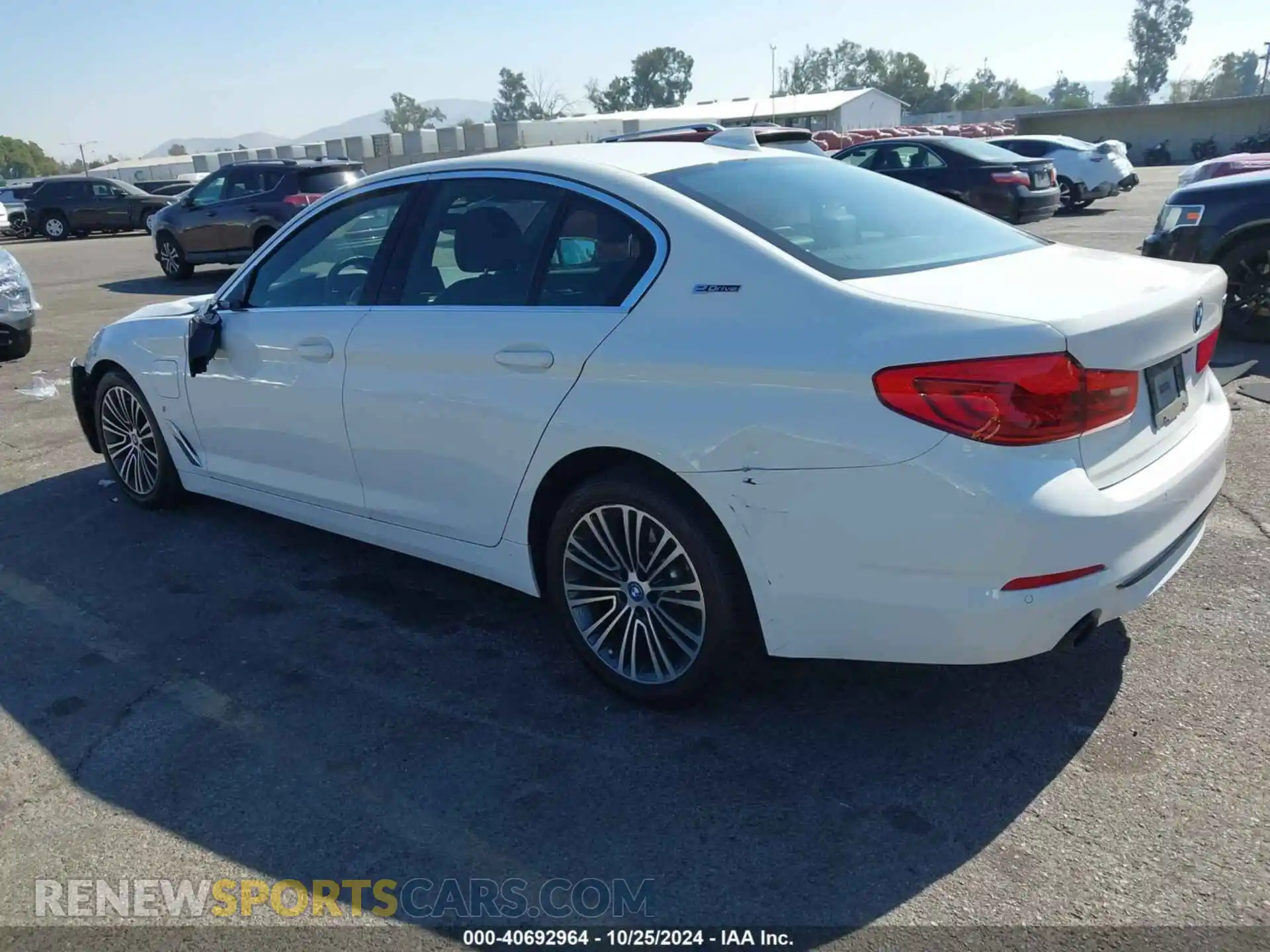 3 Фотография поврежденного автомобиля WBAJA9C53KB399049 BMW 530E 2019