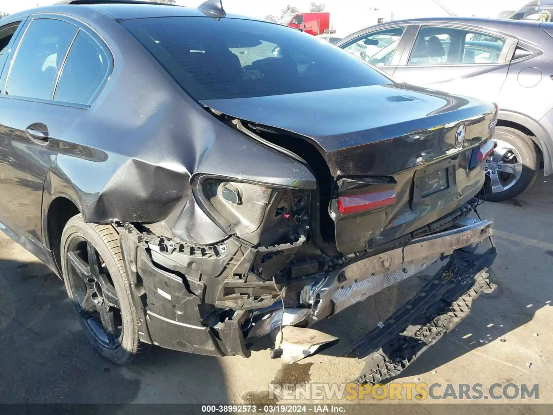 6 Photograph of a damaged car WBA13AG0XMCF22761 BMW 530E 2021