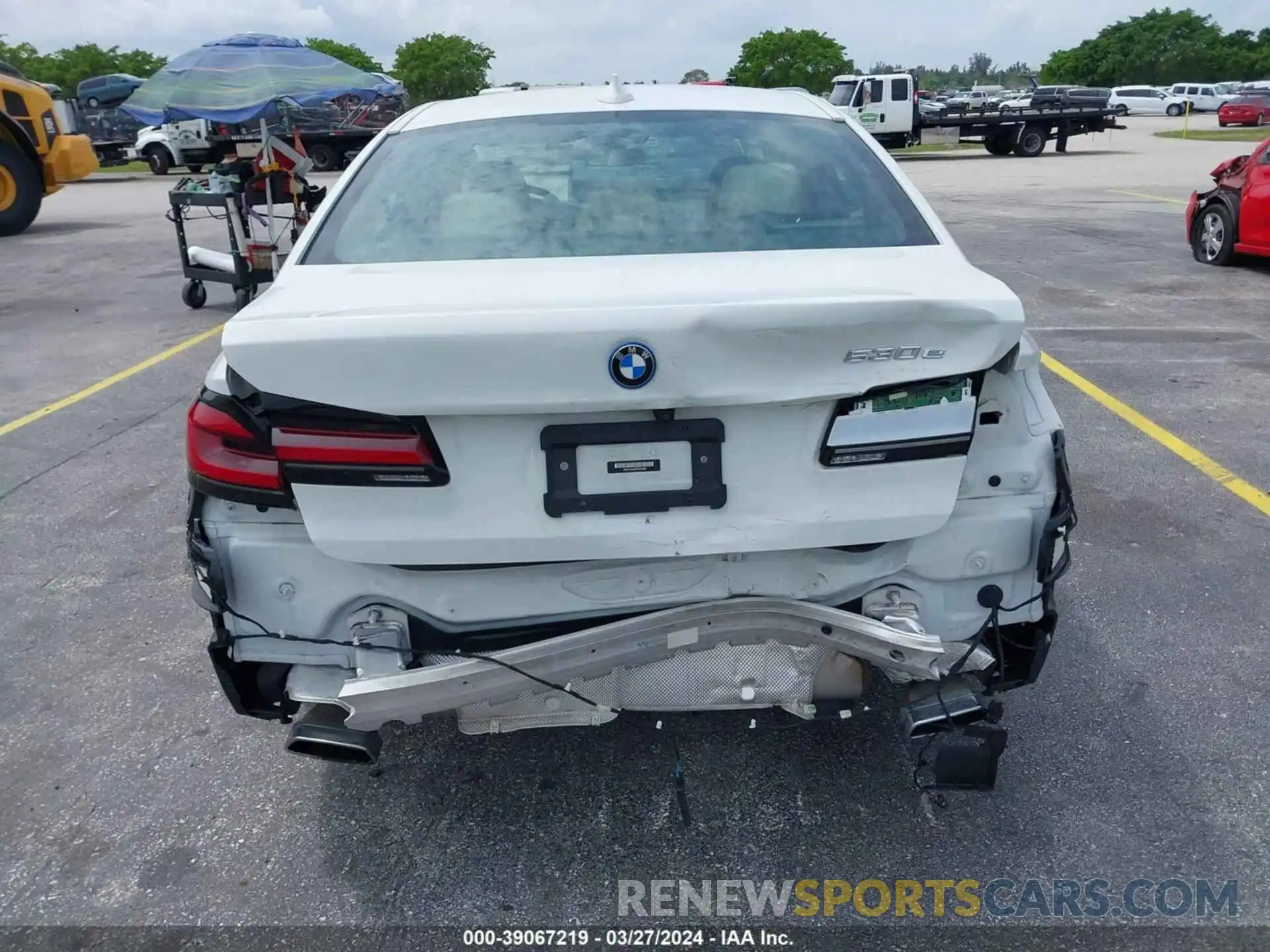 16 Фотография поврежденного автомобиля WBA13AG04PCL83986 BMW 530E 2023