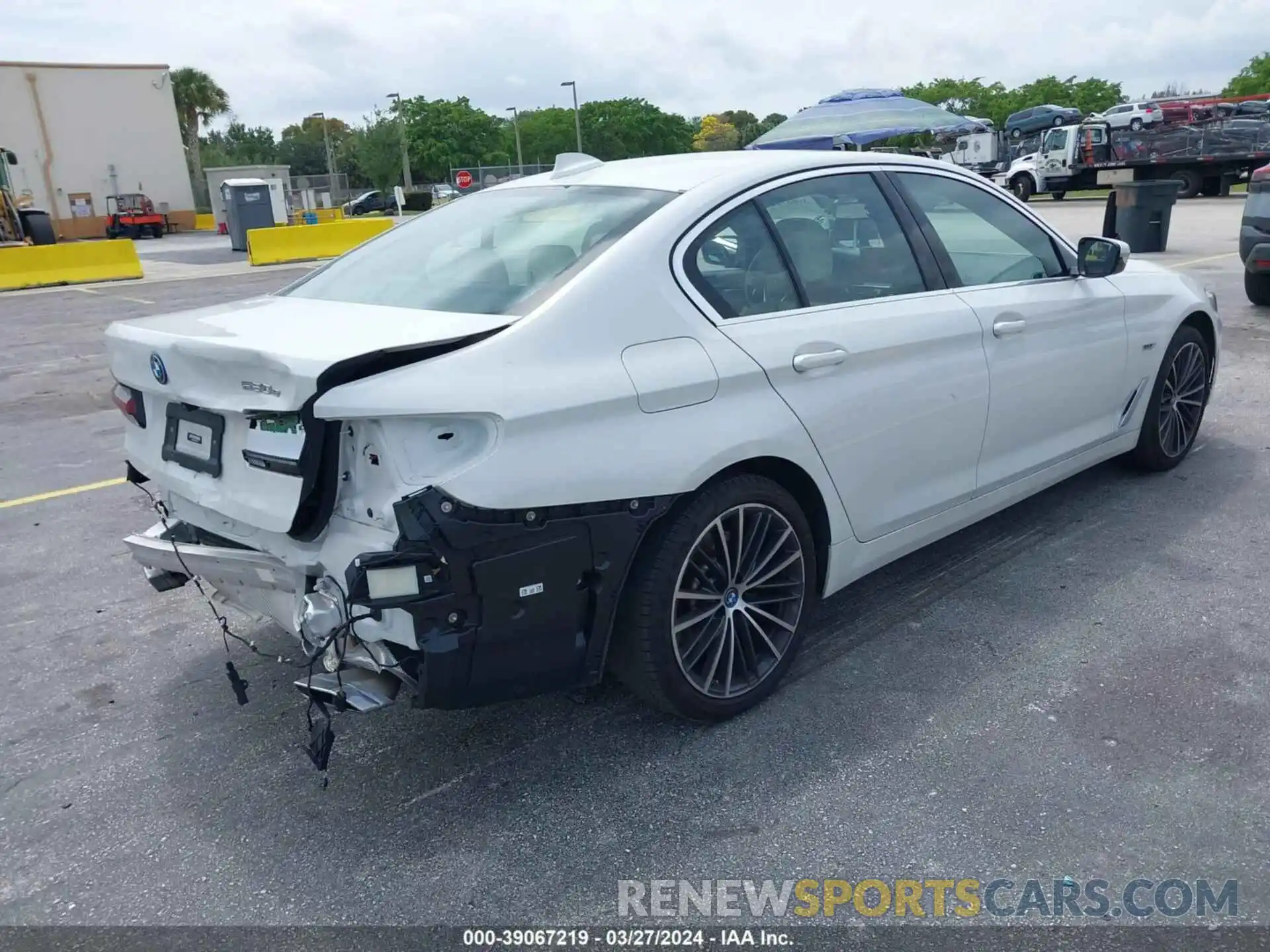 4 Фотография поврежденного автомобиля WBA13AG04PCL83986 BMW 530E 2023