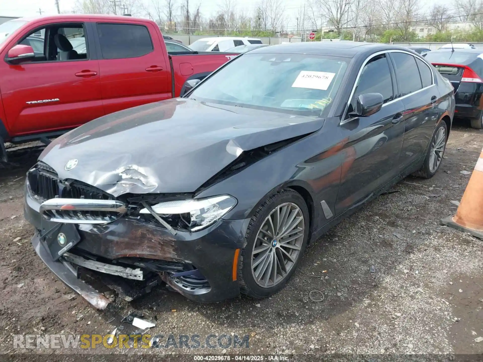 2 Фотография поврежденного автомобиля WBAJA5C52KBX87768 BMW 530I 2019
