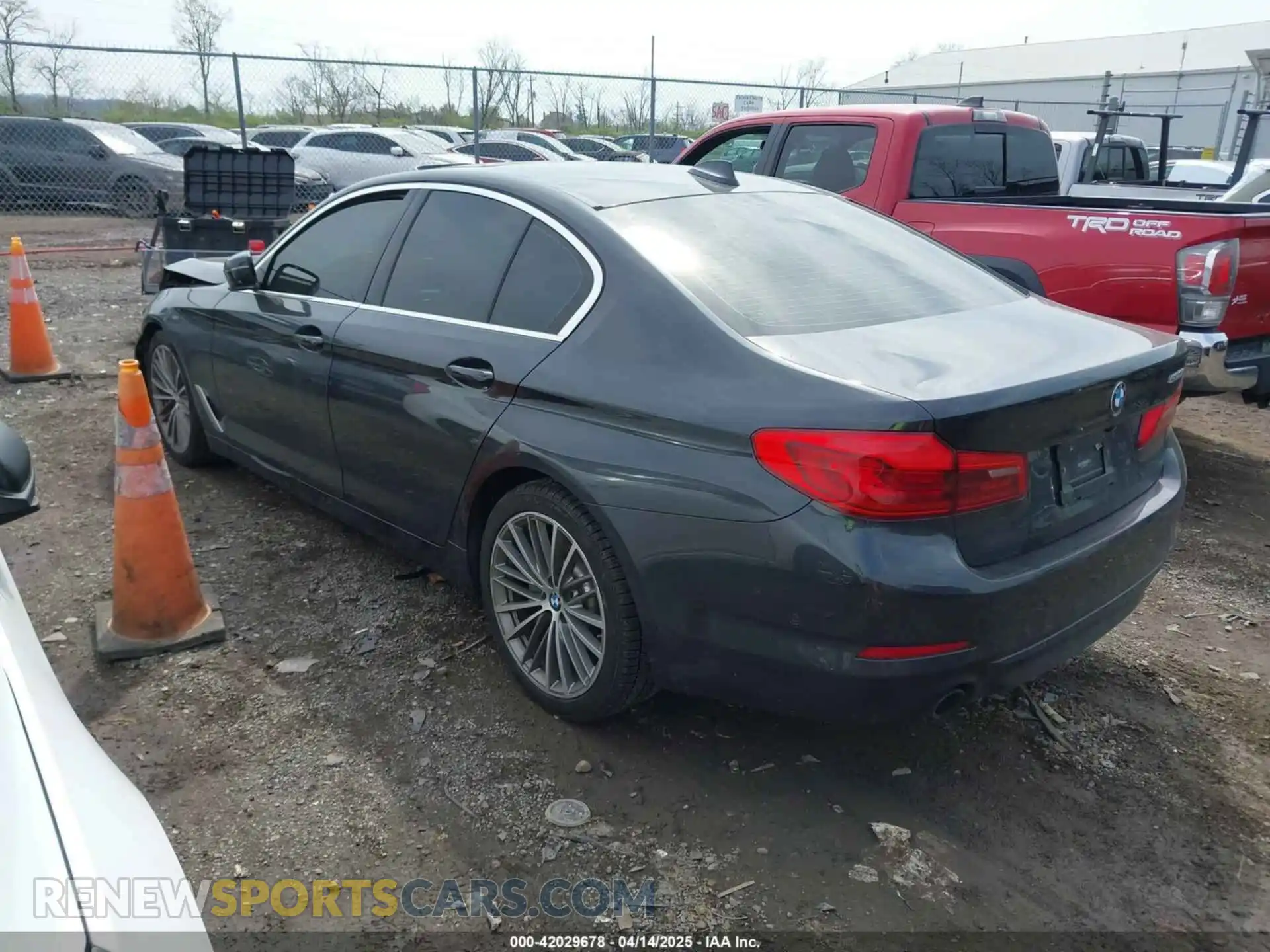 3 Фотография поврежденного автомобиля WBAJA5C52KBX87768 BMW 530I 2019