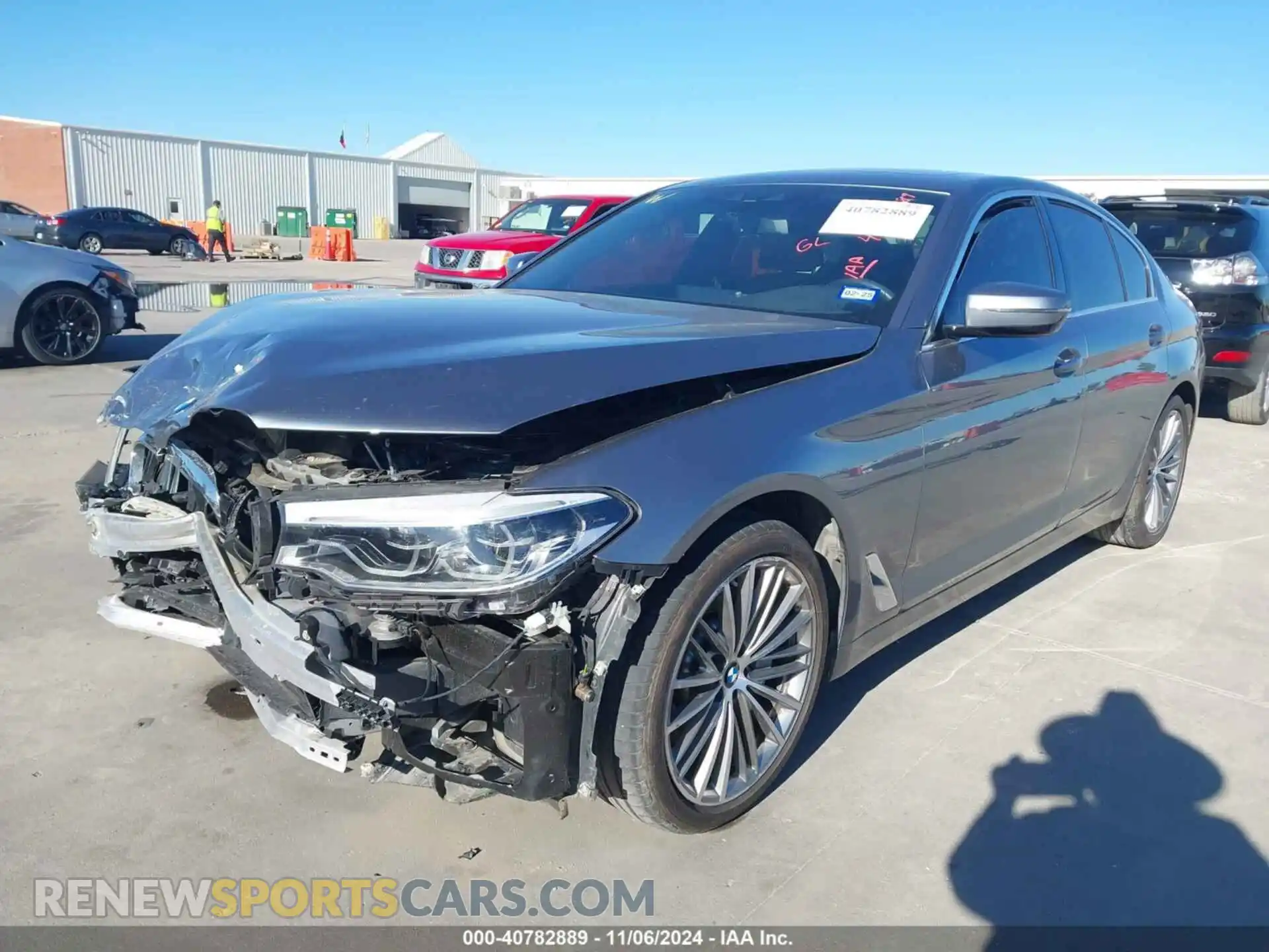 2 fotografías del automóvil dañado WBAJA5C58KWA57746 BMW 530I 2019
