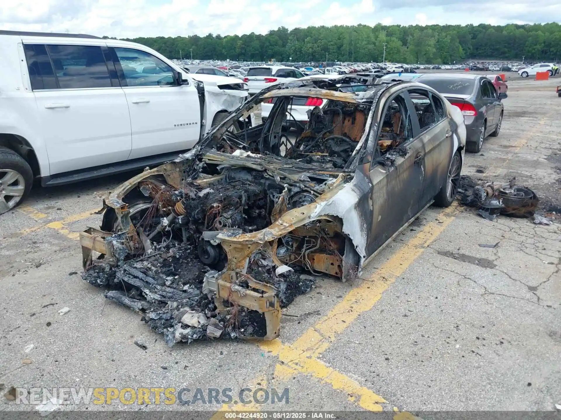 2 Photograph of a damaged car WBAJR3C01LWW99984 BMW 530I 2020