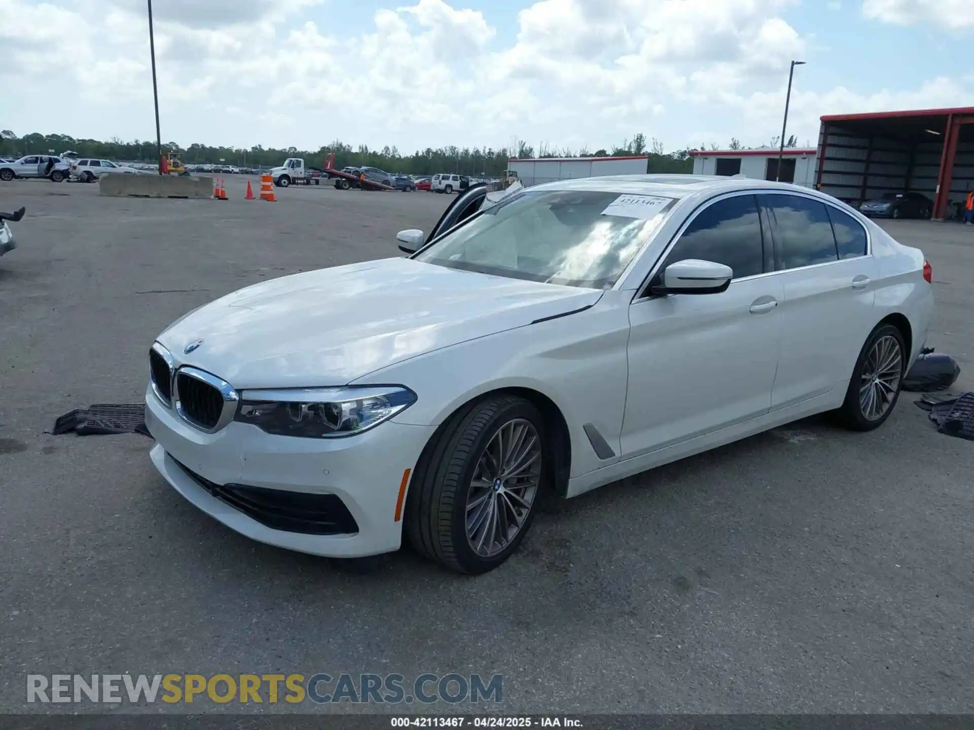 2 Photograph of a damaged car WBAJR3C02LWW65567 BMW 530I 2020