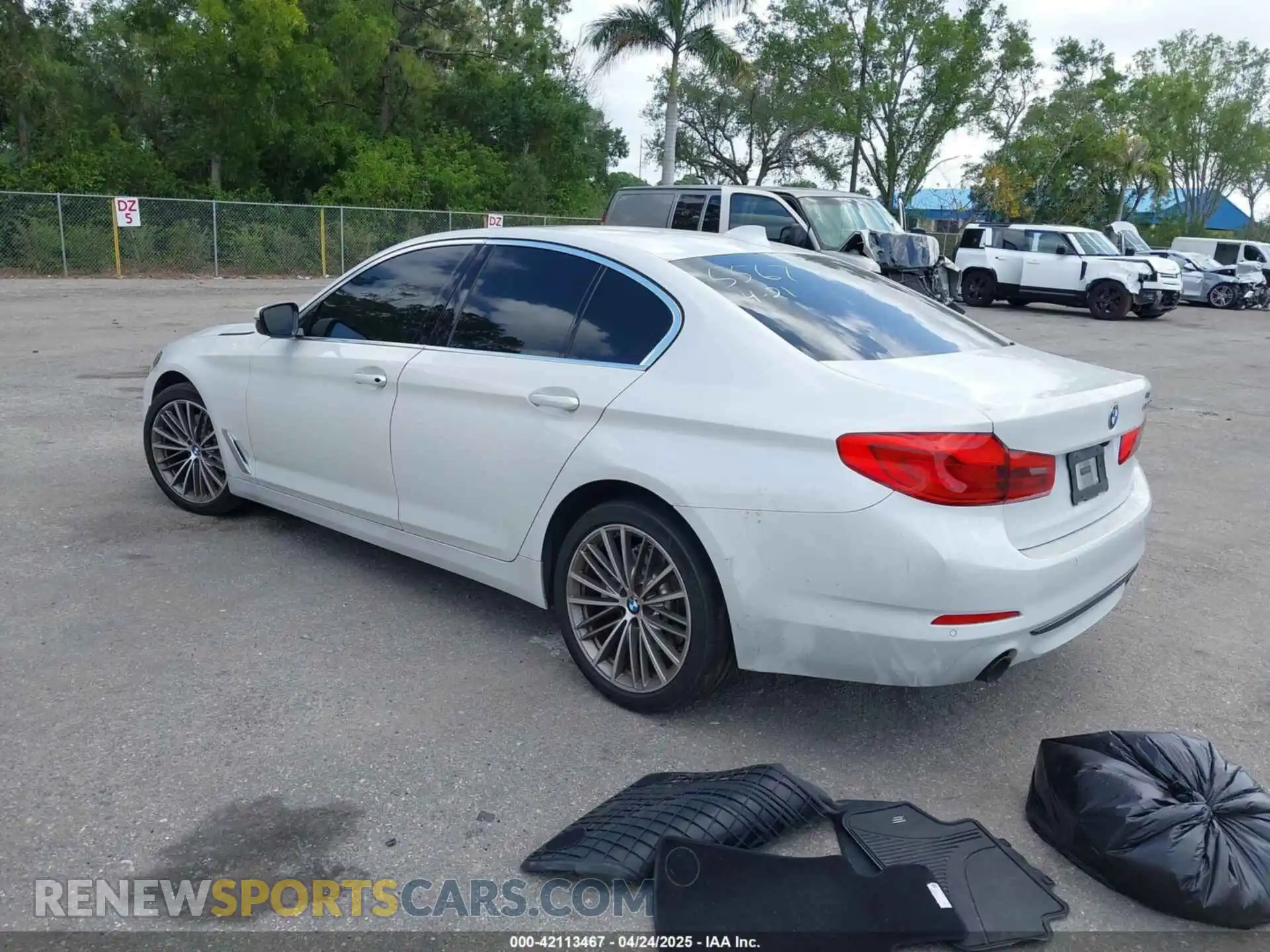 3 Photograph of a damaged car WBAJR3C02LWW65567 BMW 530I 2020