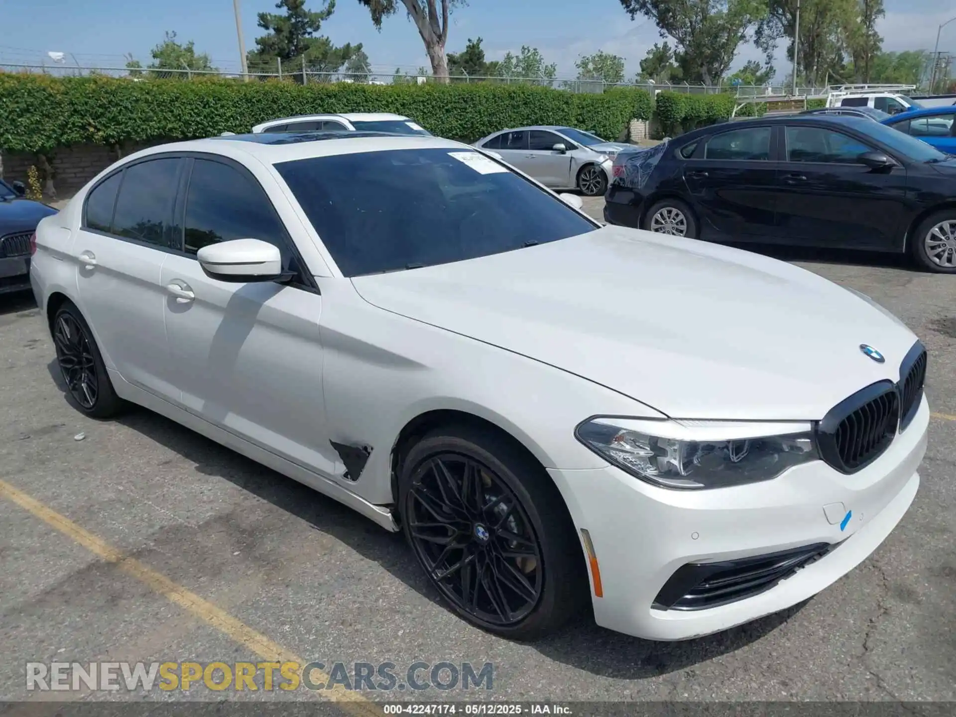1 Photograph of a damaged car WBAJR3C04LWW69815 BMW 530I 2020