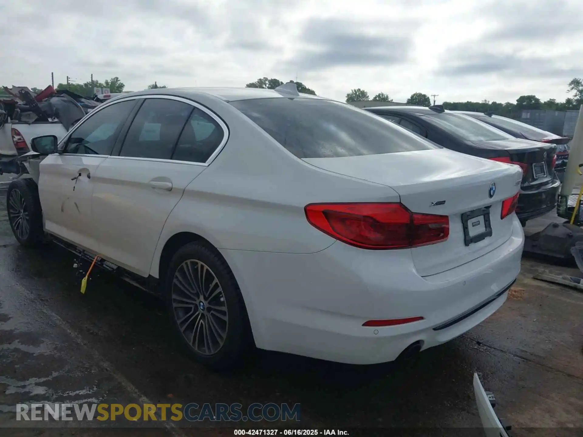 3 Photograph of a damaged car WBAJR7C06LWW55468 BMW 530I 2020