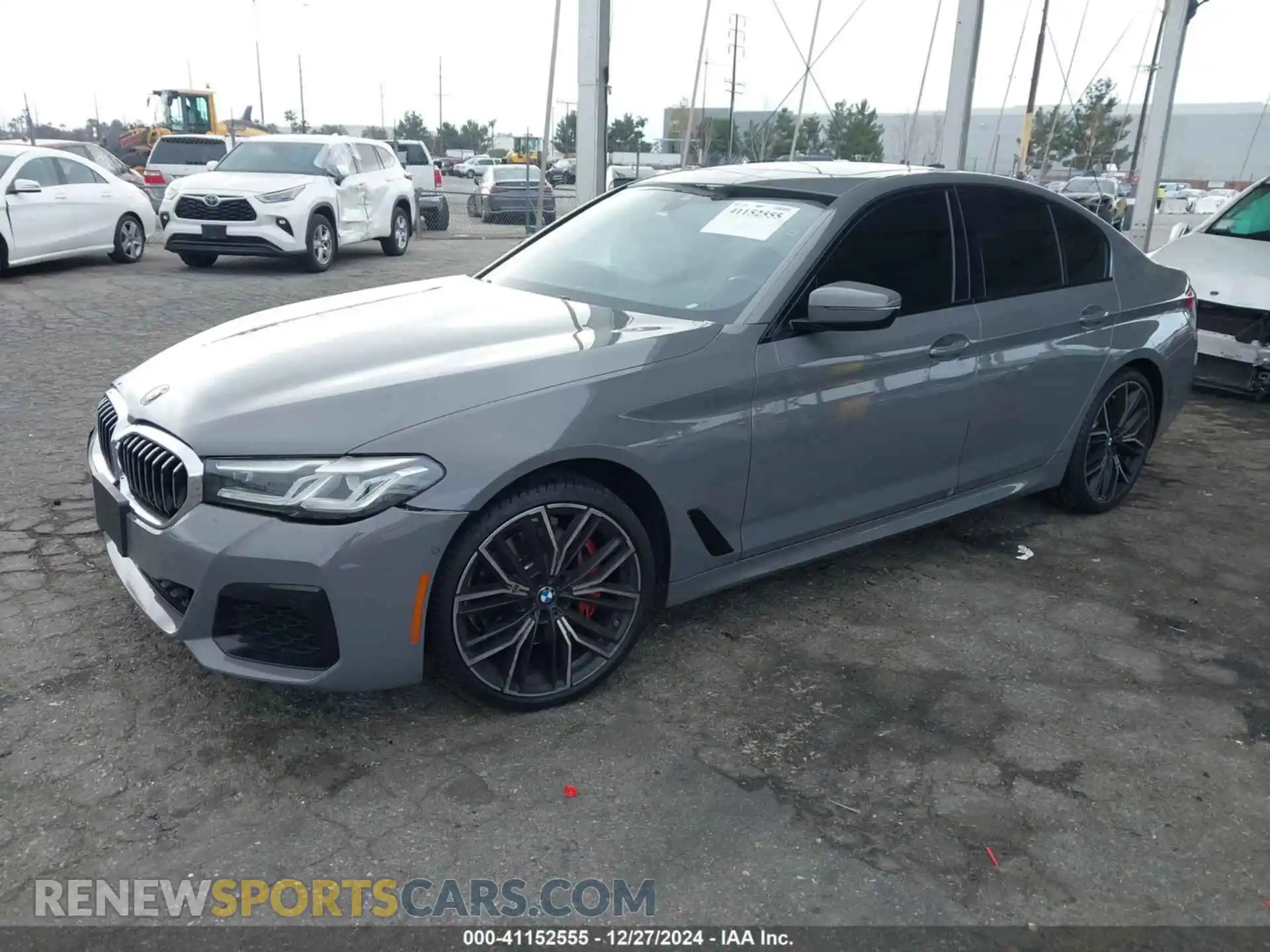 2 fotografías del automóvil dañado WBA53BH03MCG12419 BMW 530I 2021