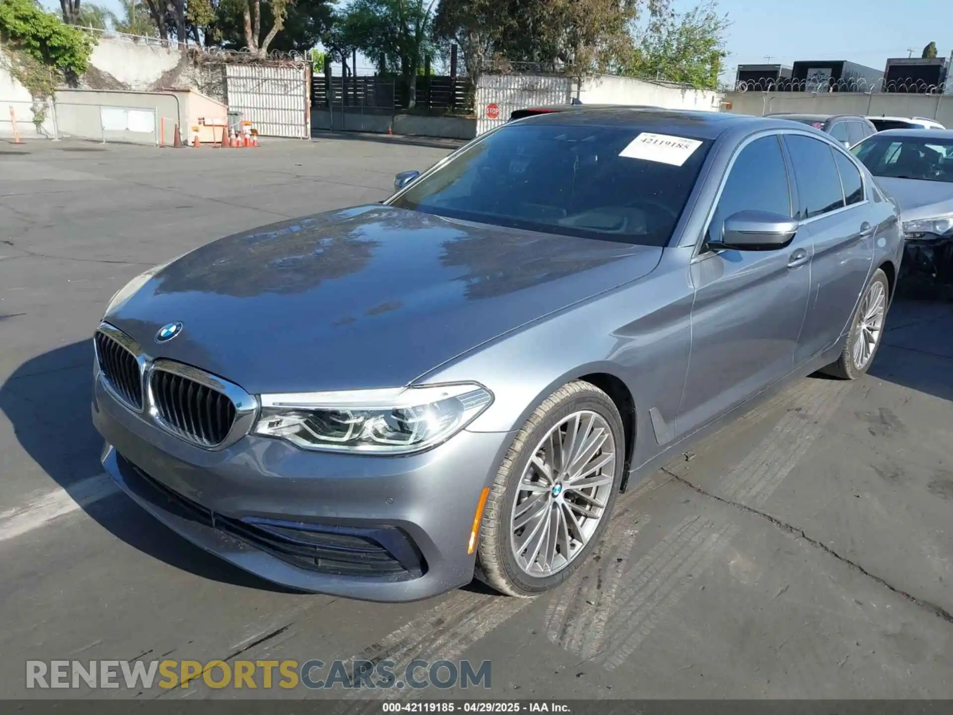 2 fotografías del automóvil dañado WBAJE5C50KWW41835 BMW 540I 2019