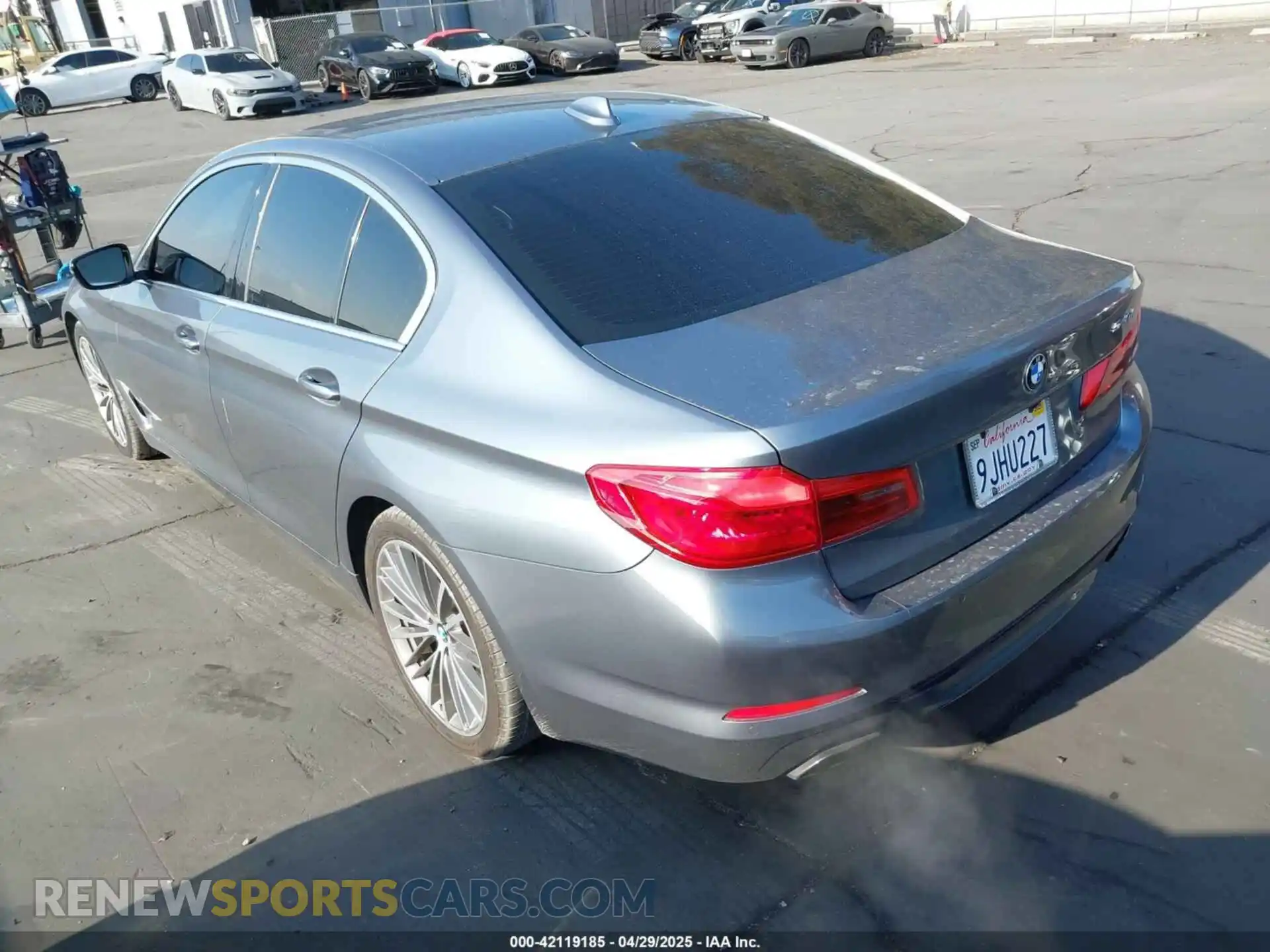 3 fotografías del automóvil dañado WBAJE5C50KWW41835 BMW 540I 2019