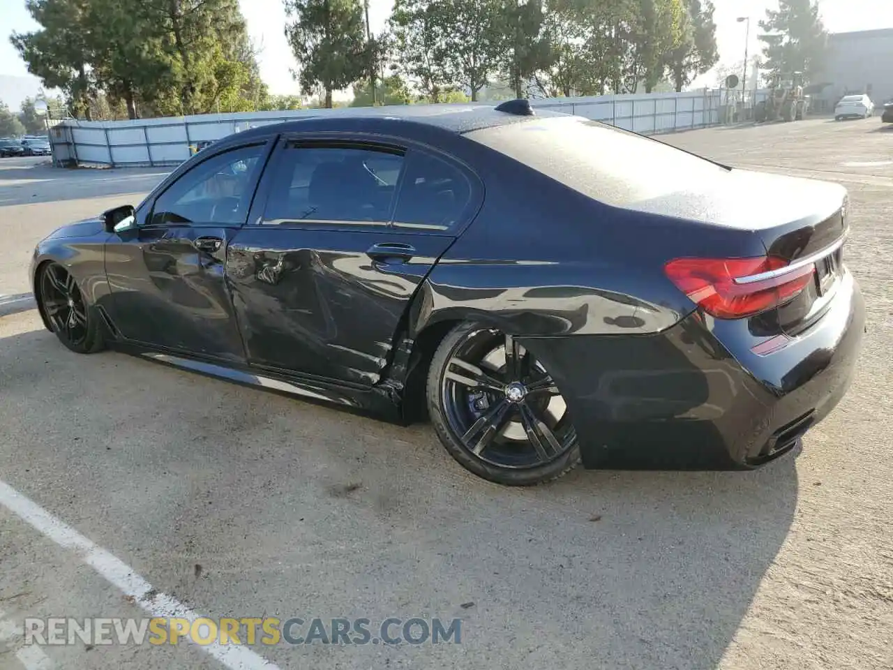 2 Фотография поврежденного автомобиля WBA7E2C53KB217386 BMW 7 SERIES 2019