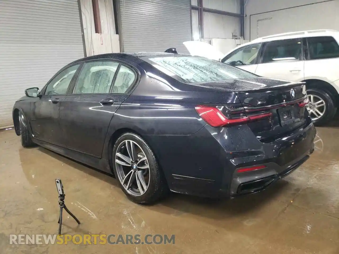 2 Photograph of a damaged car WBA7U2C08MCF39996 BMW 7 SERIES 2021