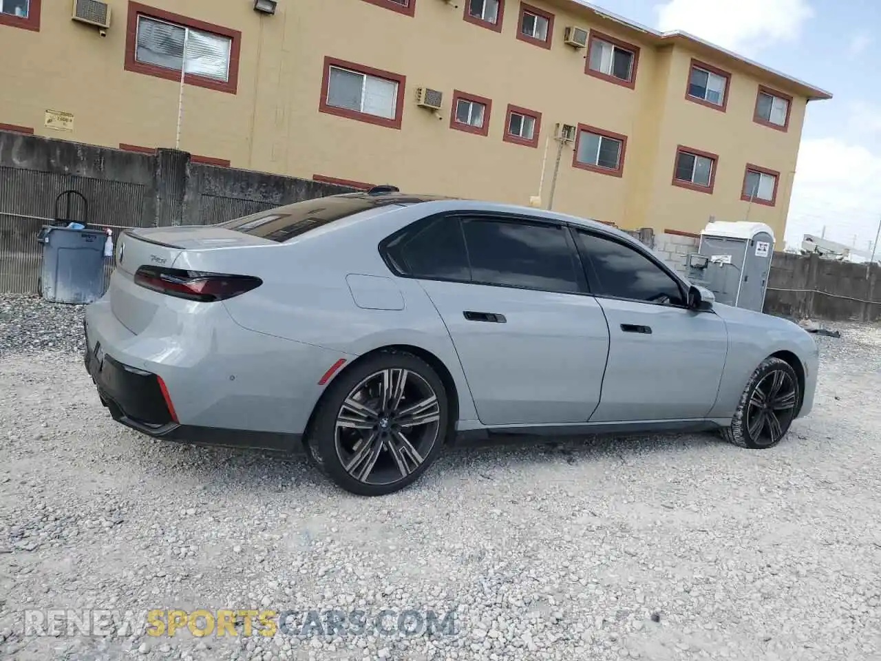 3 Фотография поврежденного автомобиля WBA23EH02PCM22276 BMW 7 SERIES 2023