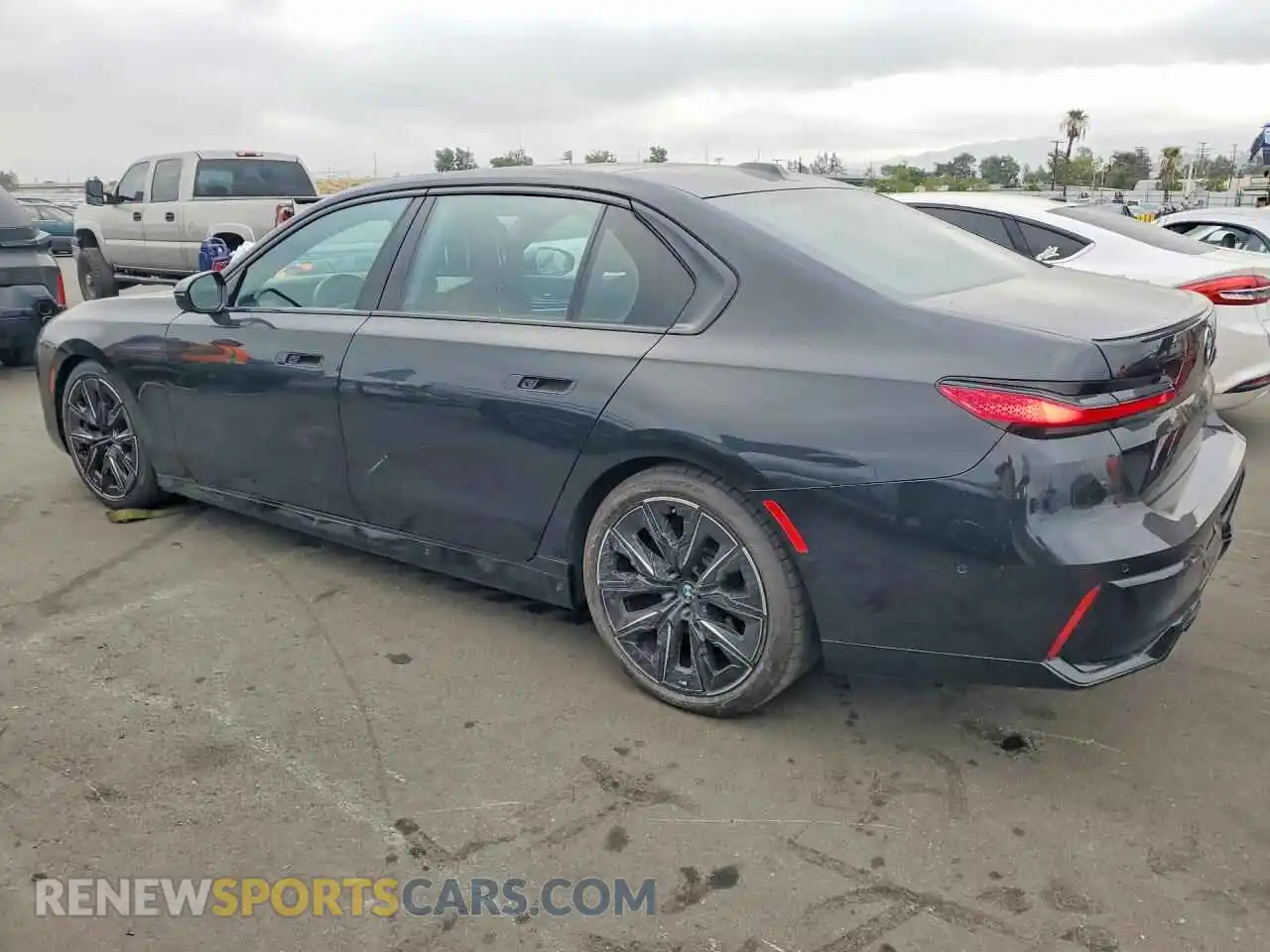 2 Фотография поврежденного автомобиля WBA23EH00RCT04472 BMW 7 SERIES 2024