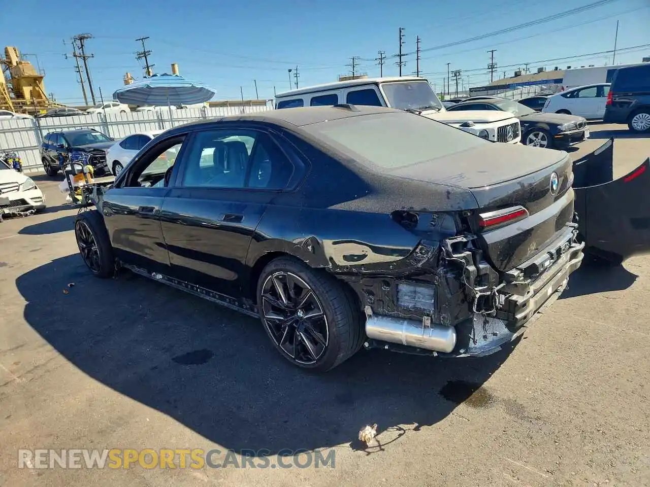 2 Фотография поврежденного автомобиля WBA23EH01RCR02909 BMW 7 SERIES 2024