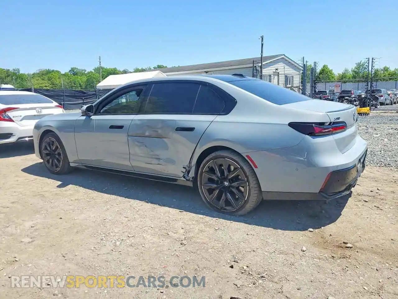 2 Фотография поврежденного автомобиля WBA33EH03SCU66378 BMW 7 SERIES 2025