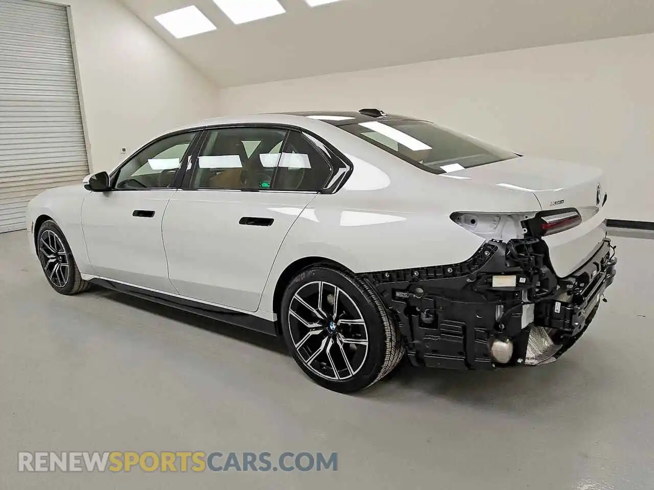 2 Photograph of a damaged car WBA33EH08TCW69686 BMW 7 SERIES 2026