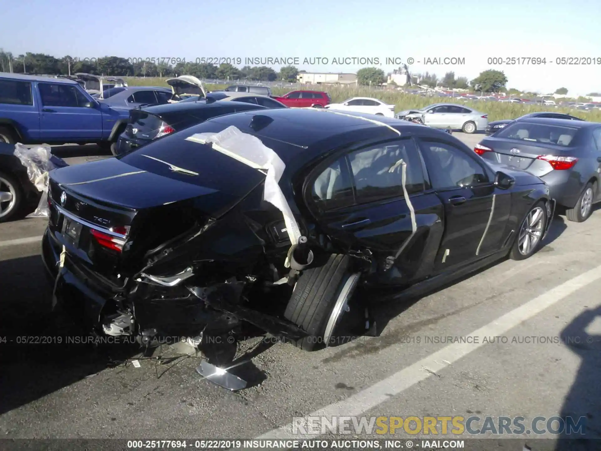 4 Photograph of a damaged car WBA7E4C58KGV28214 BMW 740 2019
