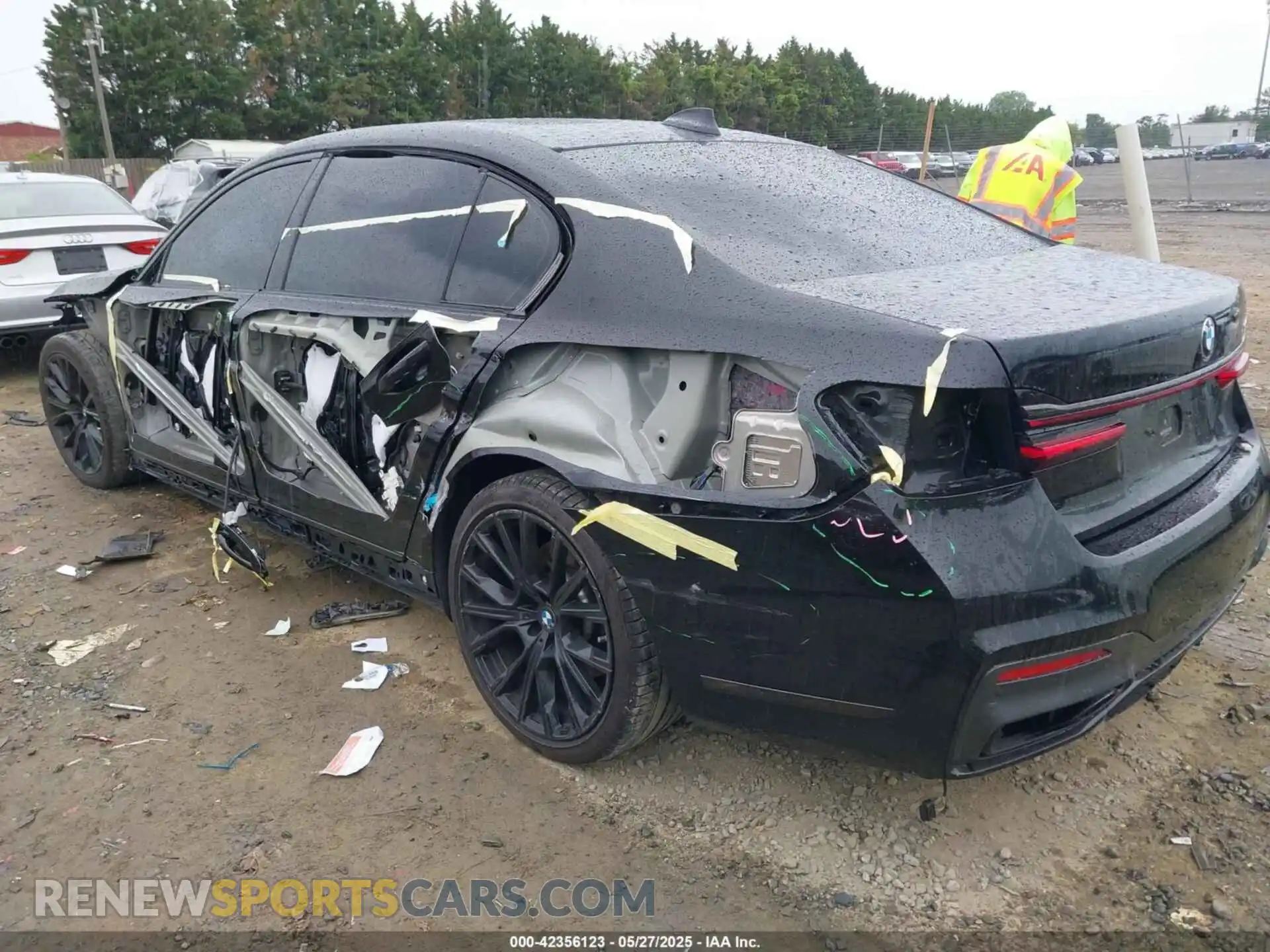 3 Photograph of a damaged car WBA7T2C06NCH07316 BMW 740 2022