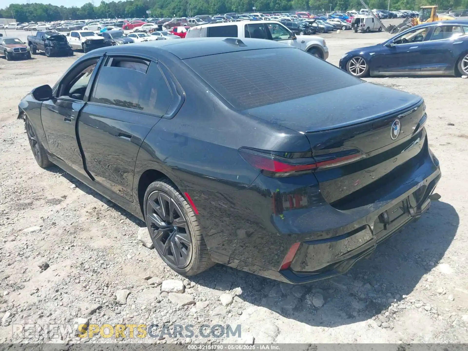 3 Photograph of a damaged car WBA23EH01PCN58267 BMW 740 2023