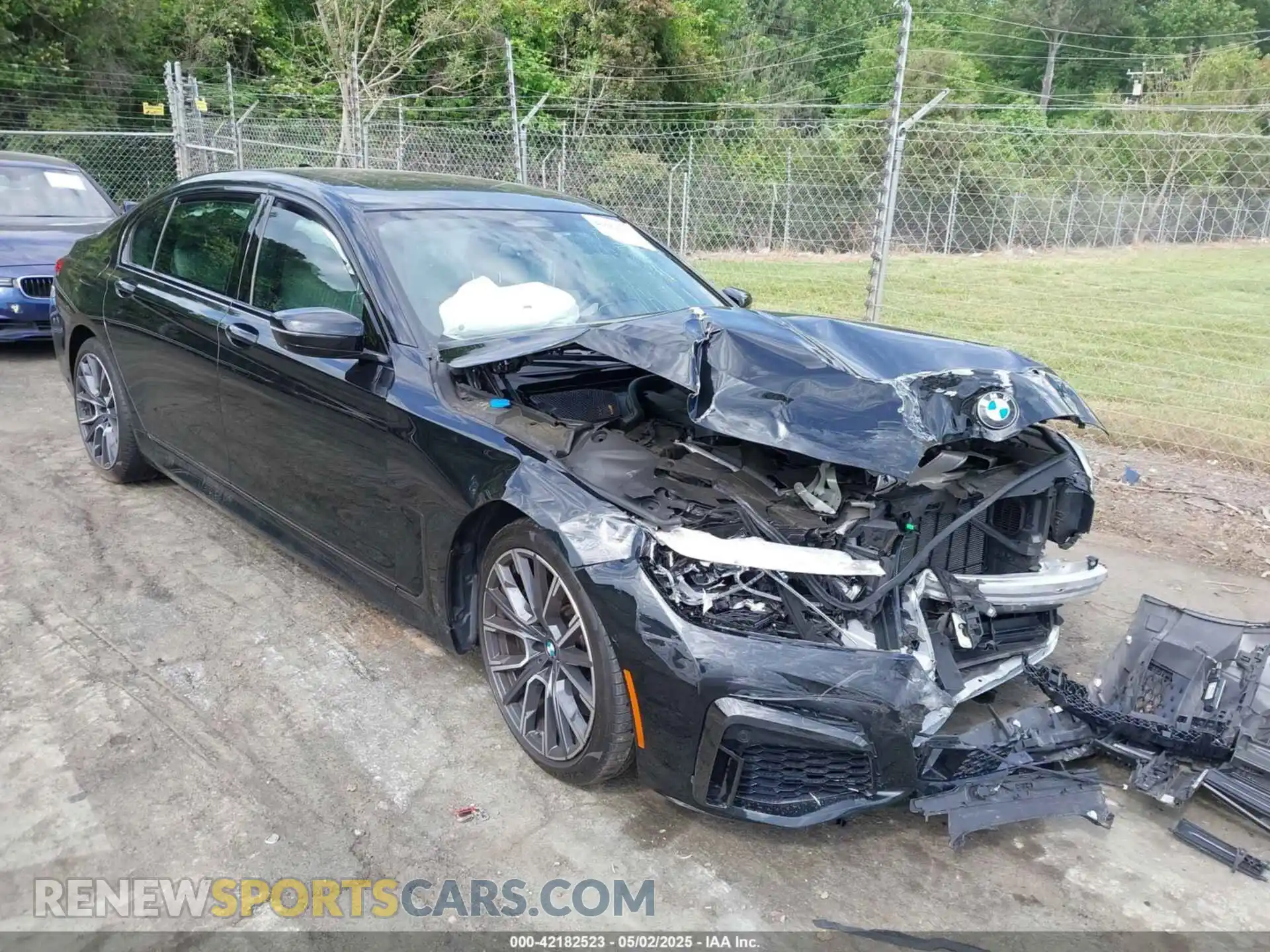 1 Фотография поврежденного автомобиля WBA7U2C0XNCH39635 BMW 750 2022