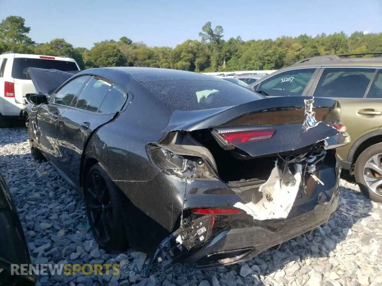 3 Photograph of a damaged car WBAGV2C02MCF66625 BMW 8 SERIES 2021