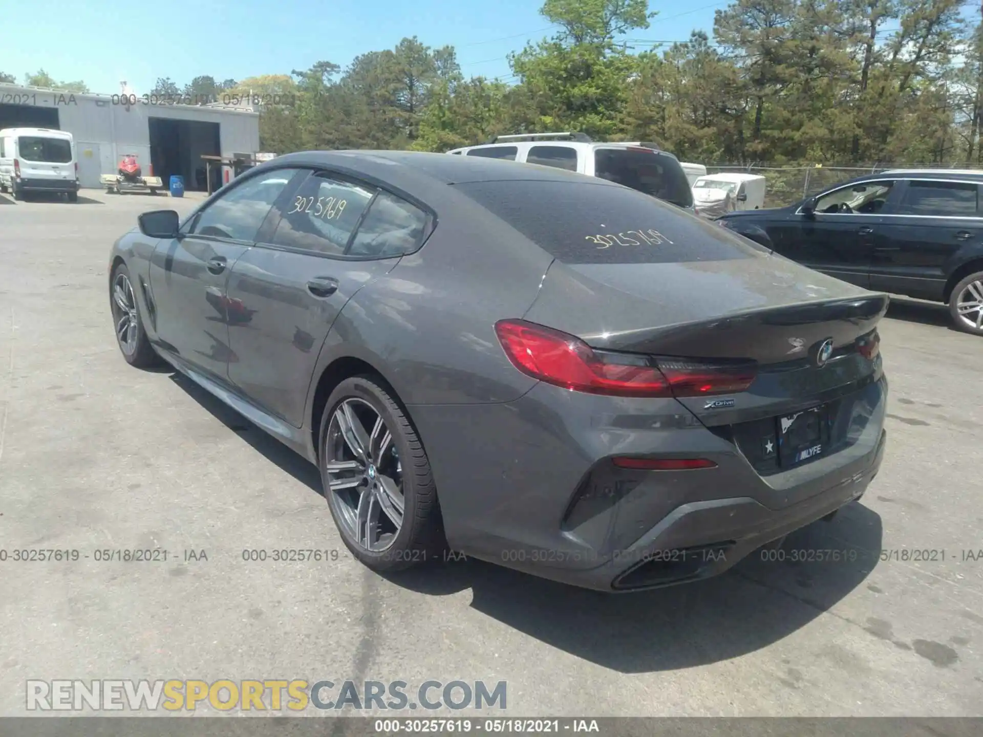 3 Фотография поврежденного автомобиля WBAGV4C06MCF00185 BMW 8 SERIES 2021