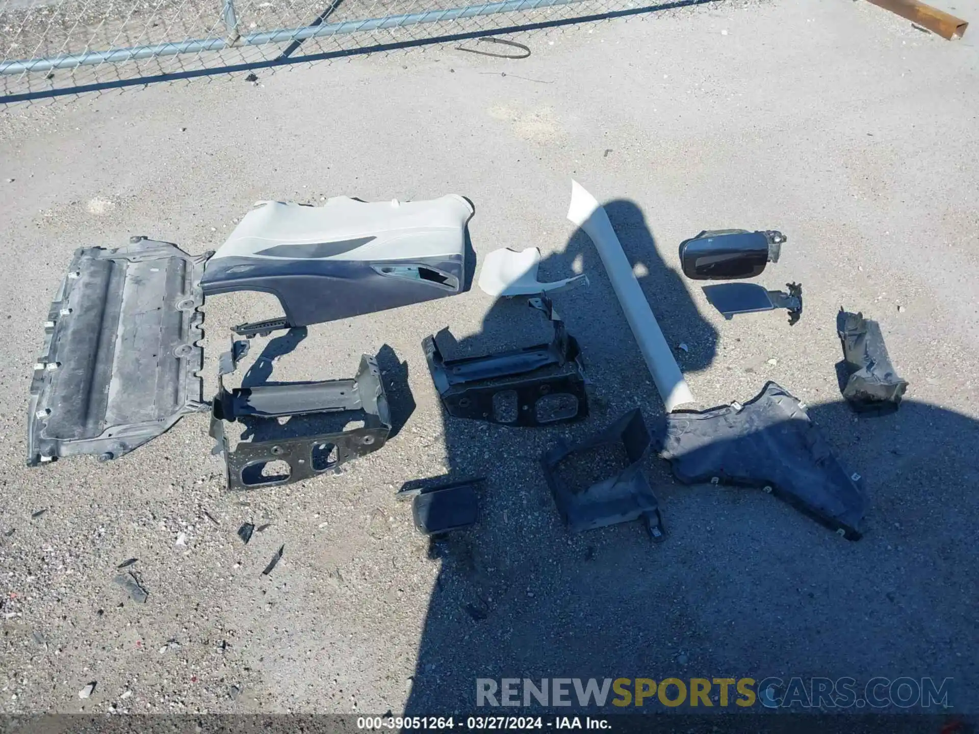 19 Photograph of a damaged car WBADZ4C08NCH77235 BMW 840I 2022