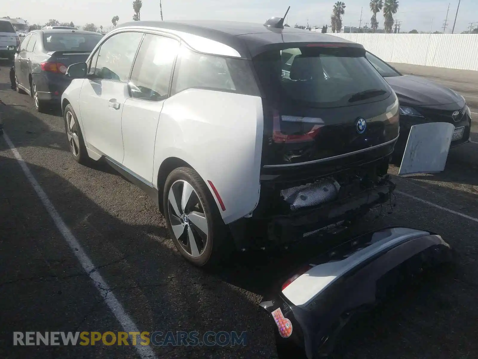 3 fotografías del automóvil dañado WBY8P4C52K7E36339 BMW I SERIES 2019