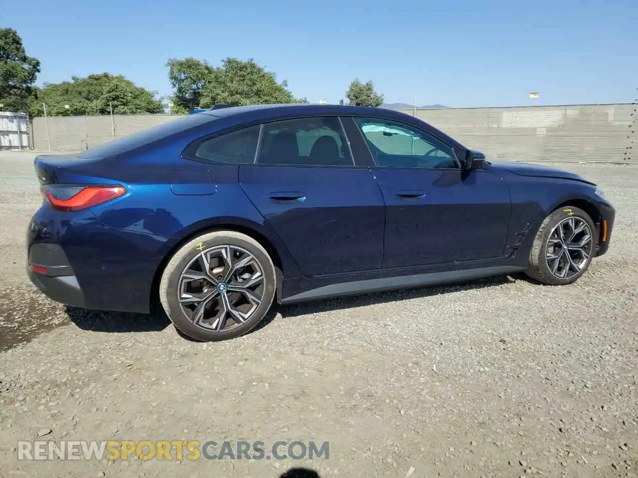 3 Photograph of a damaged car WBY73AW02NFN21694 BMW I4 EDRIVE 2022