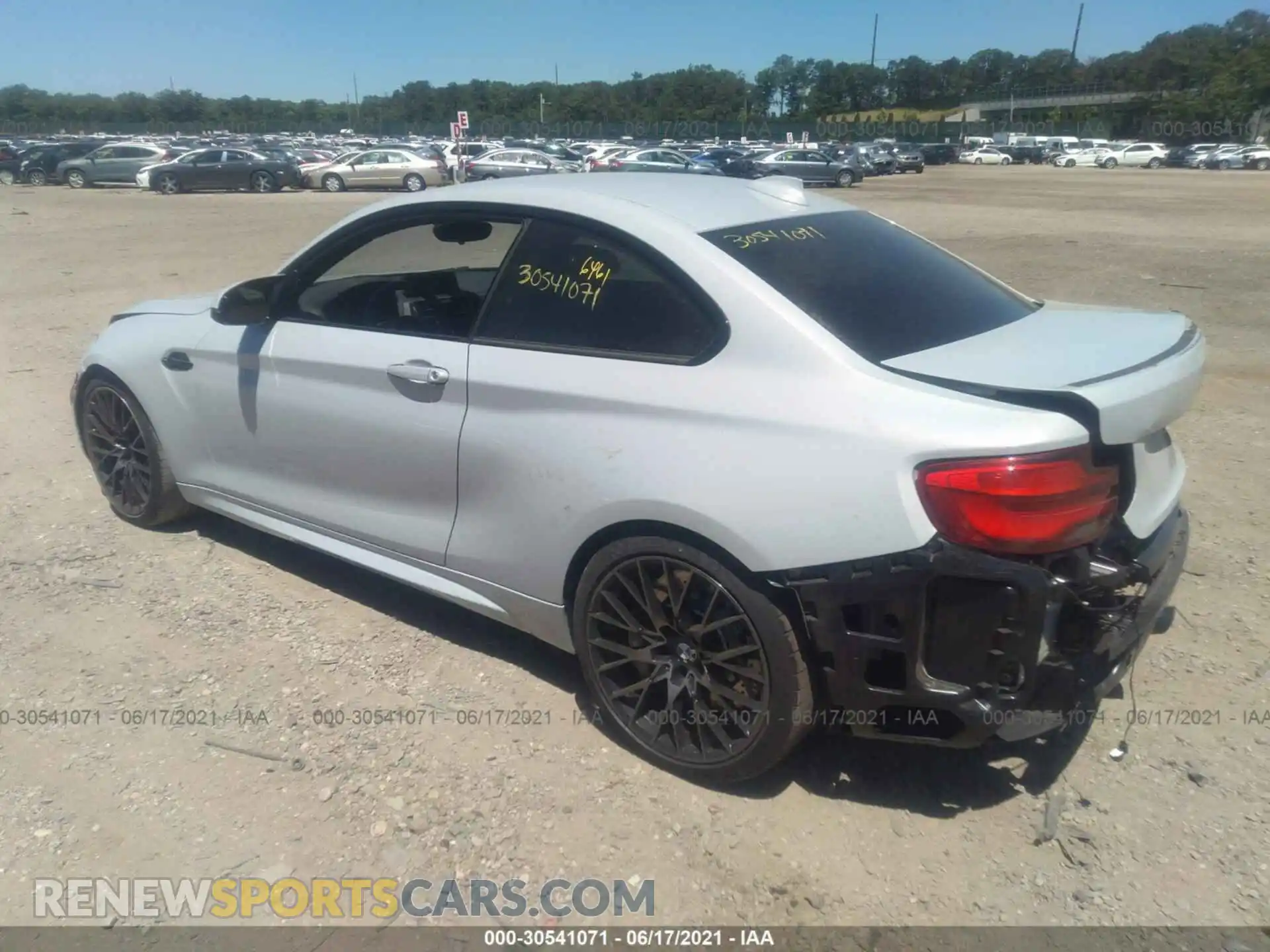 3 Photograph of a damaged car WBS2U7C51K7D01217 BMW M2 2019