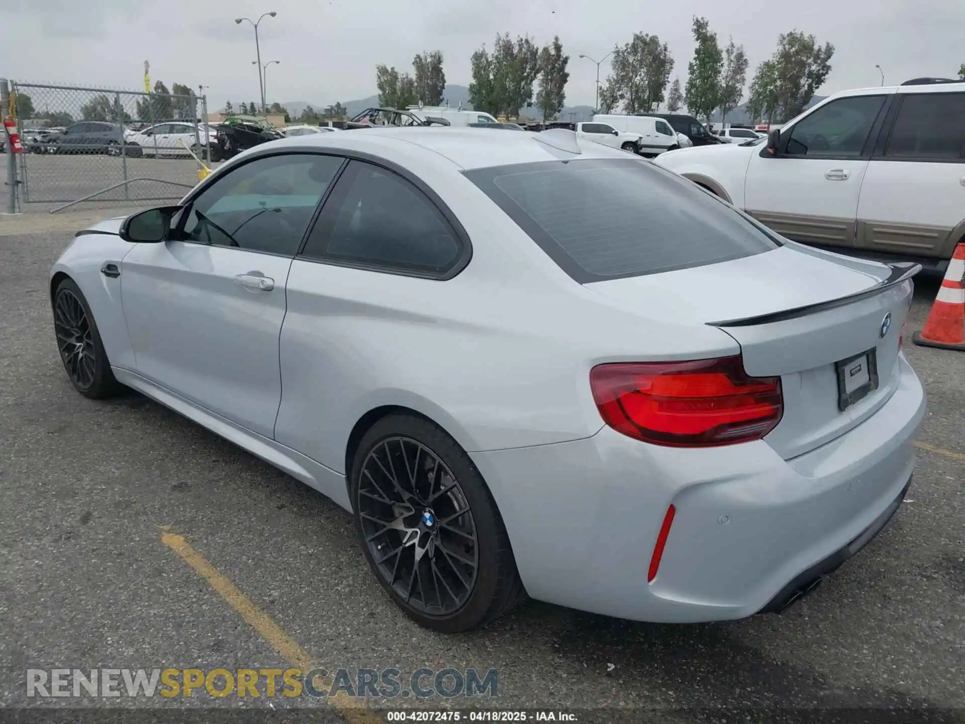 3 Photograph of a damaged car WBS2U7C03L7E39816 BMW M2 2020