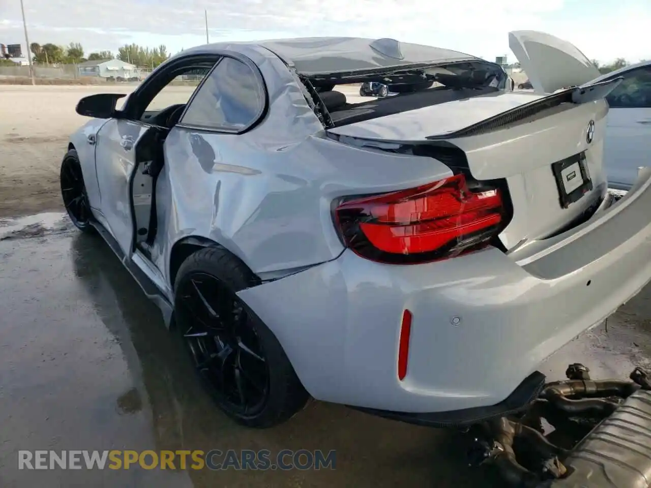 3 Photograph of a damaged car WBS2U7C06L7D82768 BMW M2 2020