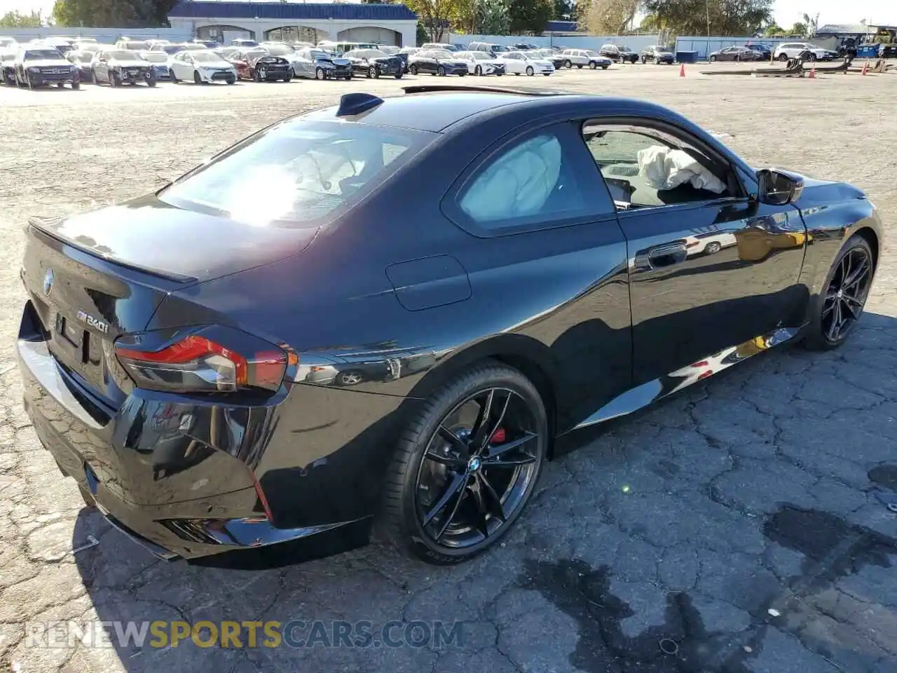 3 Photograph of a damaged car 3MW53CM05N8C61272 BMW M2 2022