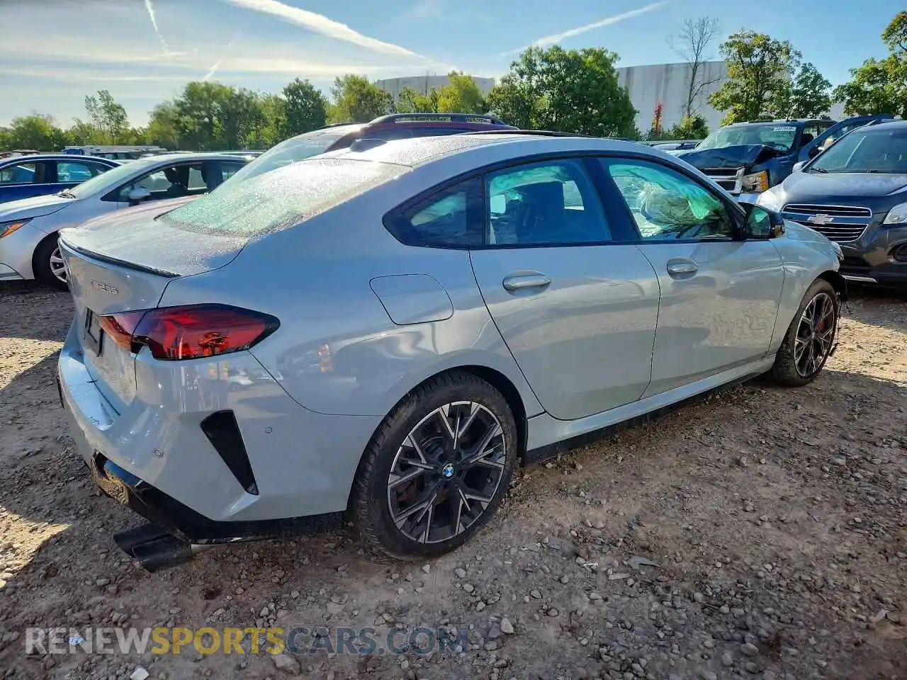 3 Photograph of a damaged car WBA33GG00S7T23944 BMW M2 2025